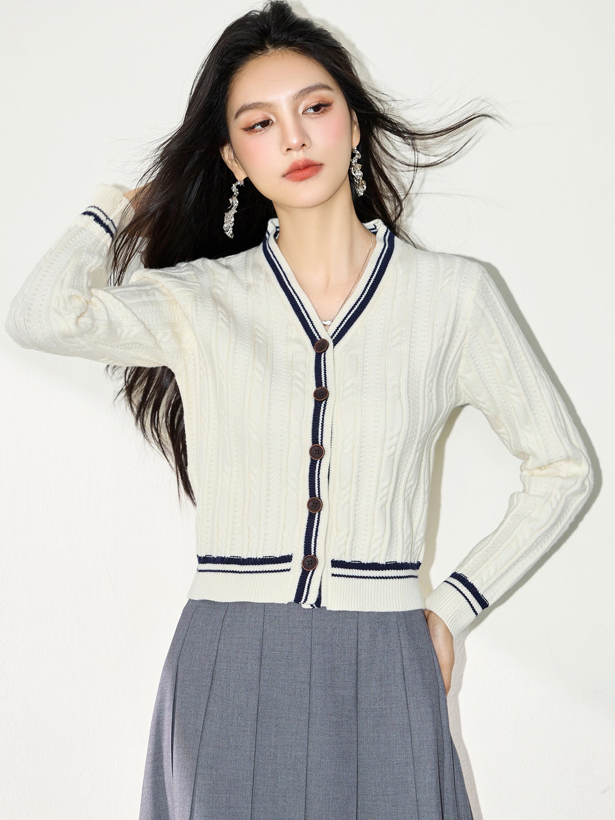 Chic Knit Cardigan for WomenAutumn New Style Outerwear Top